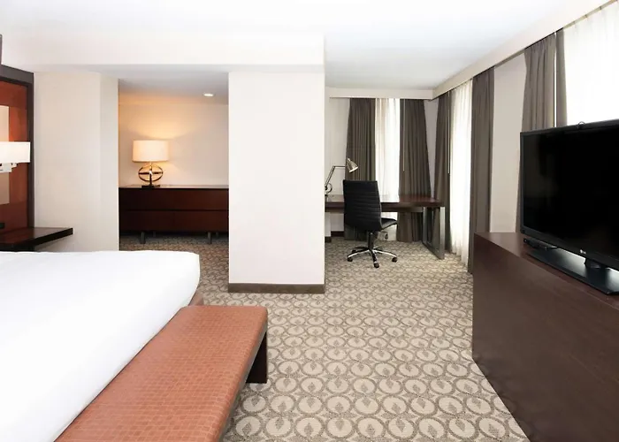 Doubletree & Charleston Airport 3*