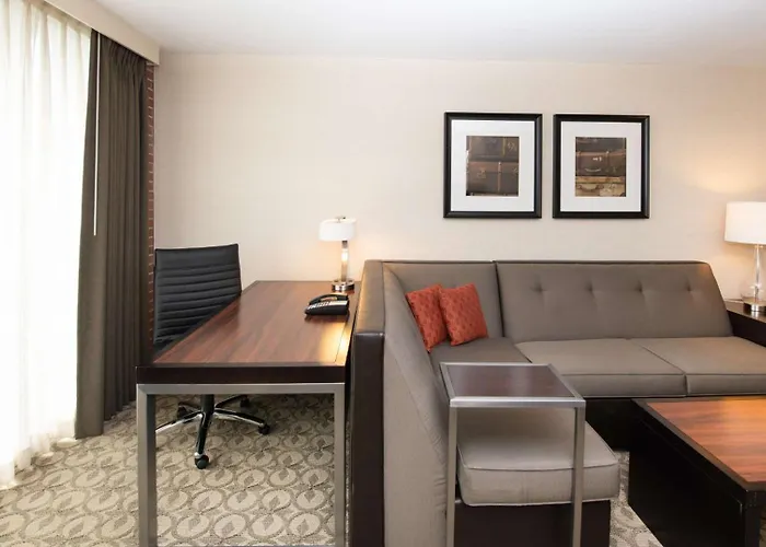 Doubletree & Charleston Airport 3*