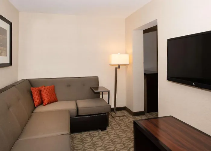 Doubletree & Charleston Airport 3*