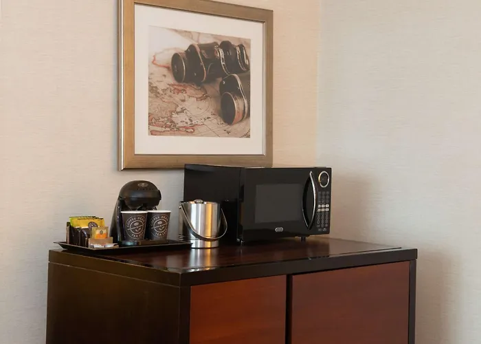 Doubletree & Charleston Airport 3*