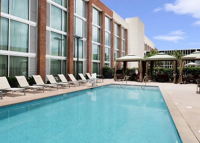 Doubletree & Charleston Airport 3*