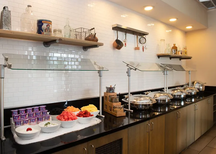 Doubletree & Charleston Airport 3*